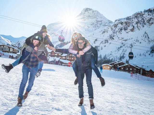 Band of friends on the snow front