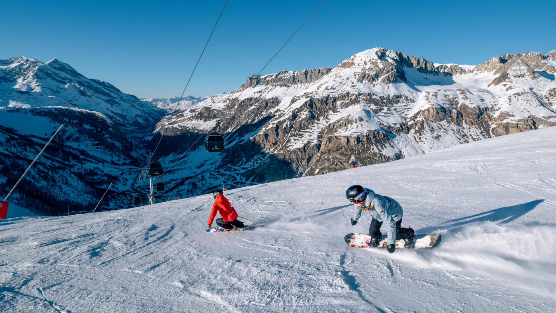 piste ski; solaise; ski; snowboard;