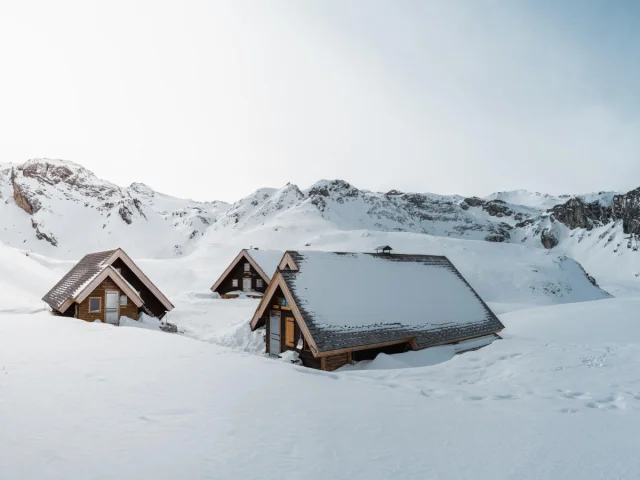 Rifugio Fond des Fours in inverno sotto la neve in Val d'Isère