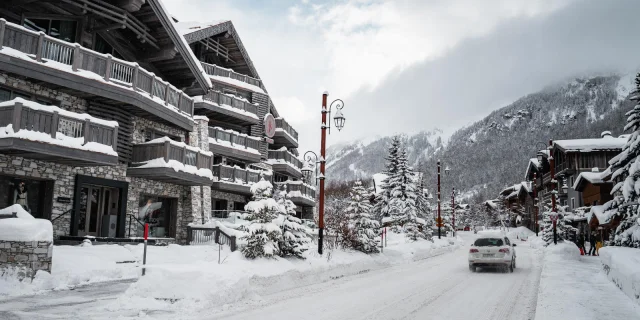 Strada innevata in Val d'Isère