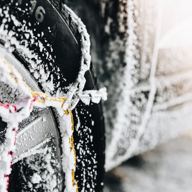 Pneumatici da neve con catene