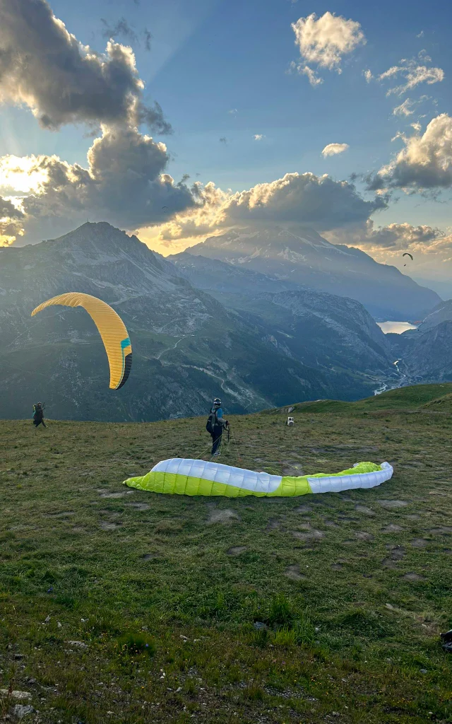 Décollage parapentes à Solaise