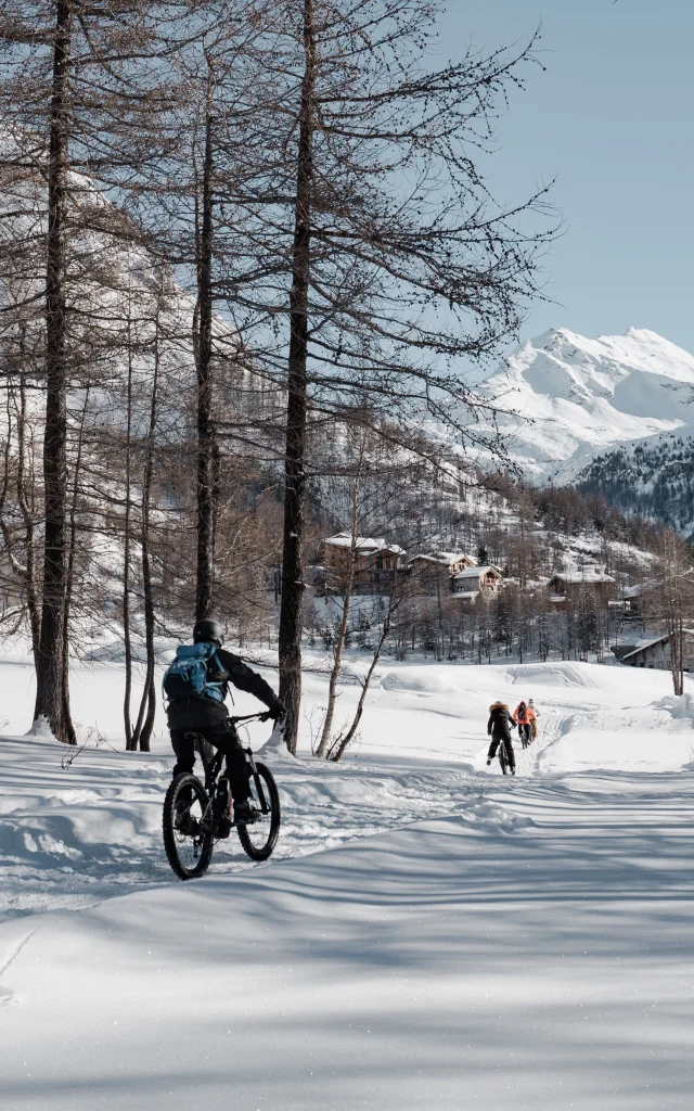 Electric mountain bikes on snow