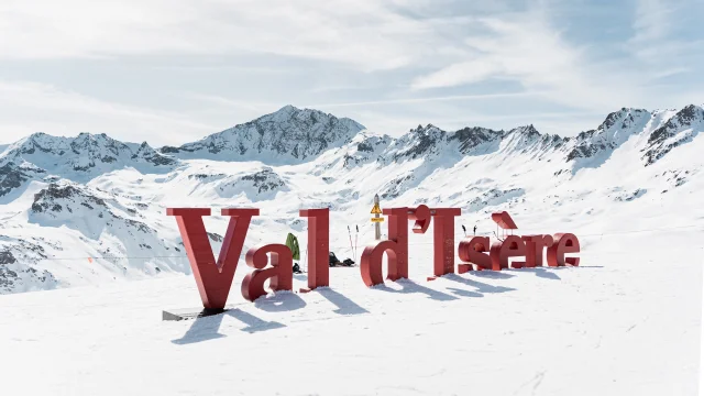 Lettres géantes Val d'Isère en hiver