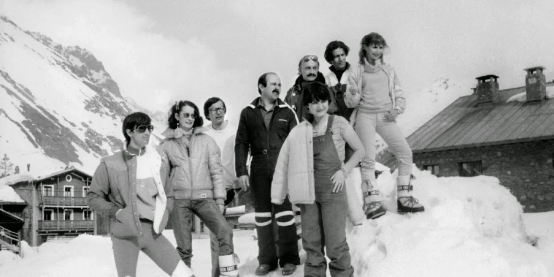 Les Bronzés font du ski, photo en noir et blanc