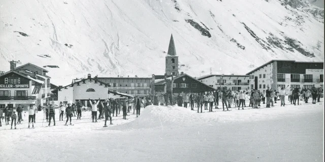 Ancienne vue du village de Val d'Isère et son église