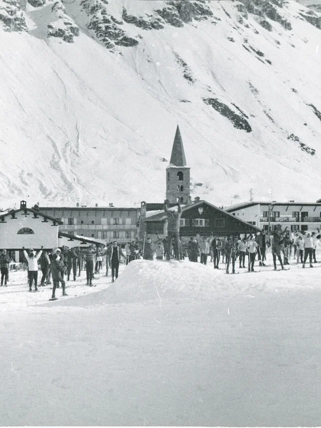 Ancienne vue du village de Val d'Isère et son église