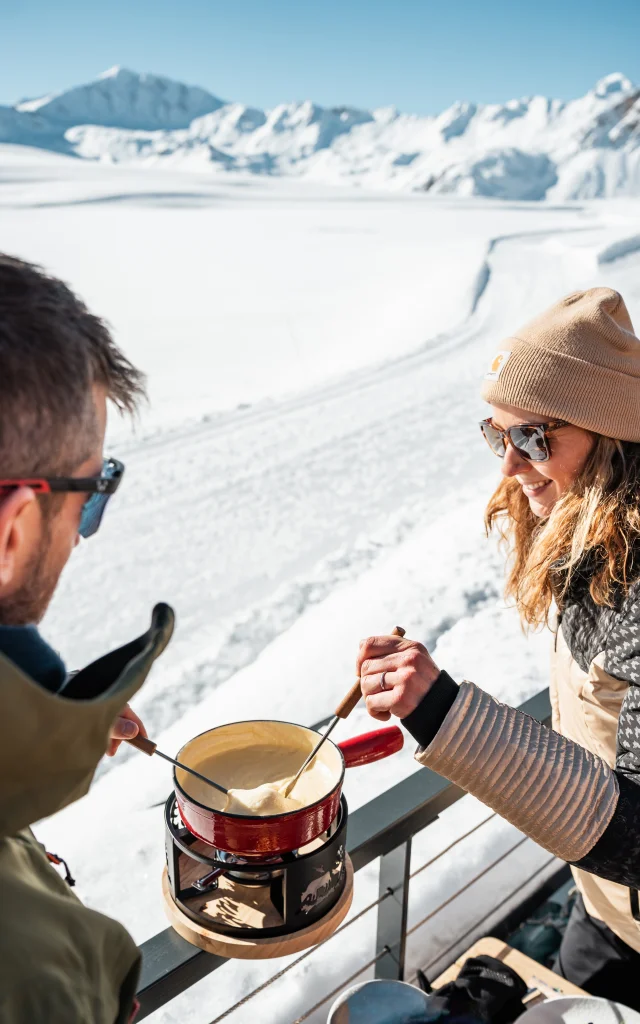 Fondue at the restaurant La Plage de L'Ouillette in winter in Val d'Isère