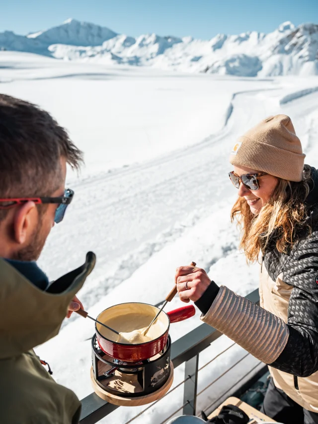 Fondue au restaurant La Plage de L'Ouillette en hiver à Val d'Isère